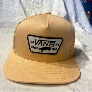 NWOT- VANS Full Patch SnapBack Hat in Cream
